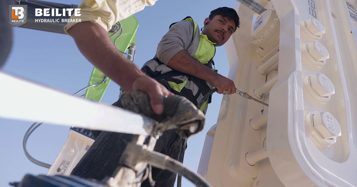 Hydraulic Breaker Greasing: How Often Is Enough? Hydraulic Breaker Greasing: How Often Is Enough?