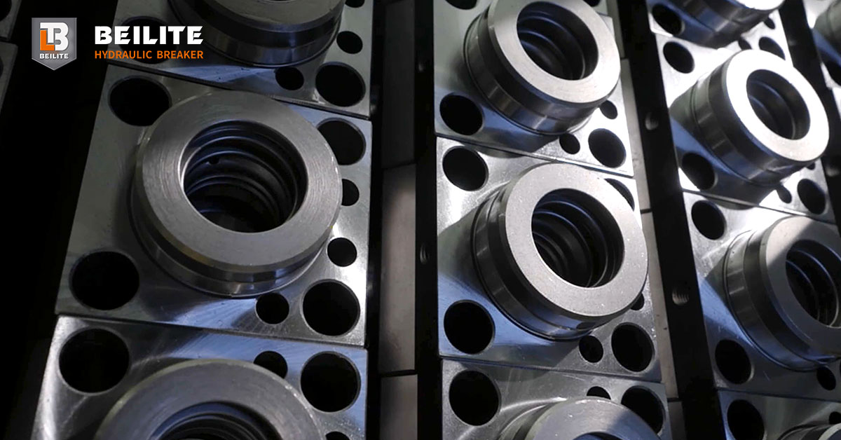 UK & Global Buyer's Guide: Finding Hydraulic Breakers for Sale