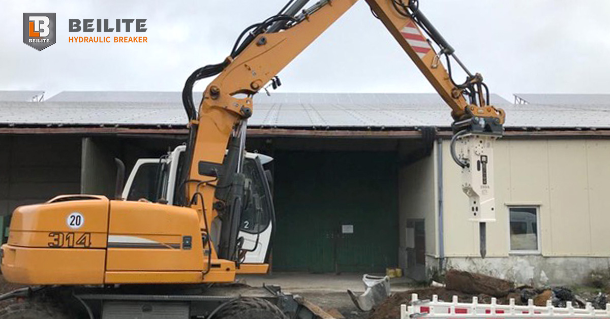 What is the difference between a hydraulic breaker and a hydraulic hammer?